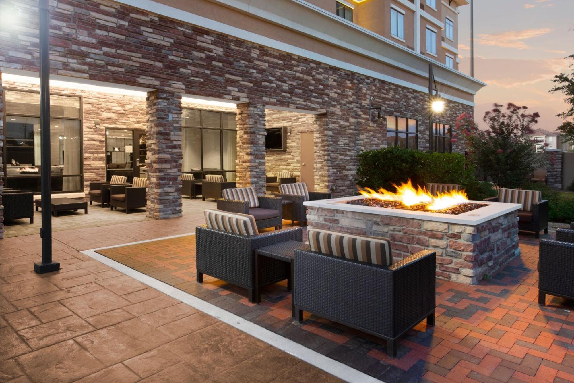 Courtyard By Marriott Lubbock Downtown/University Area Екстериор снимка