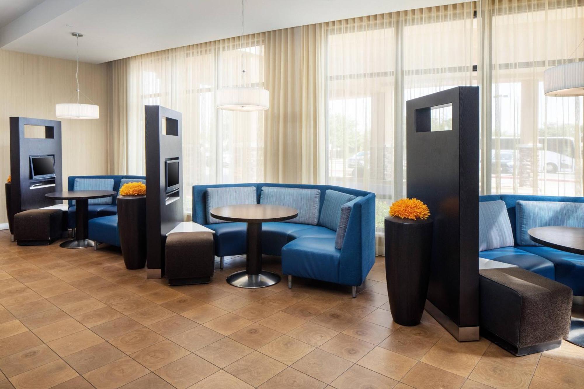 Courtyard By Marriott Lubbock Downtown/University Area Екстериор снимка