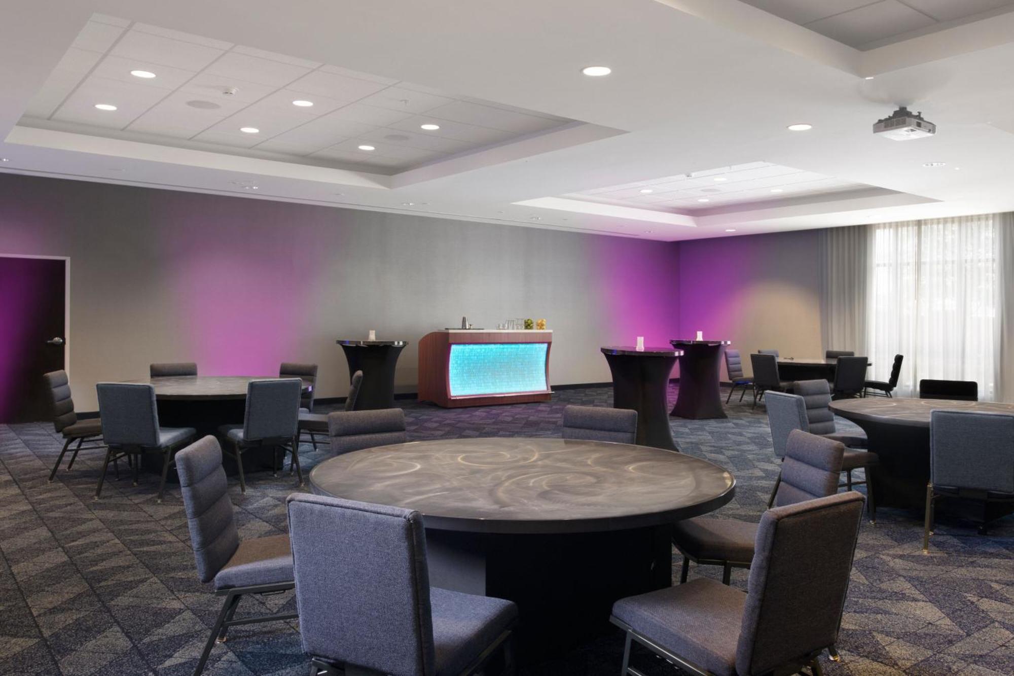 Courtyard By Marriott Lubbock Downtown/University Area Екстериор снимка