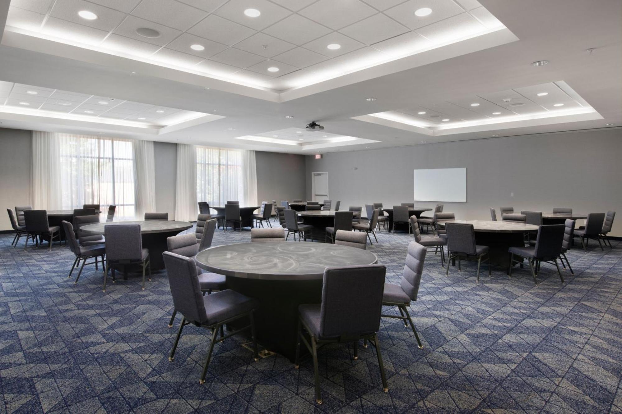 Courtyard By Marriott Lubbock Downtown/University Area Екстериор снимка