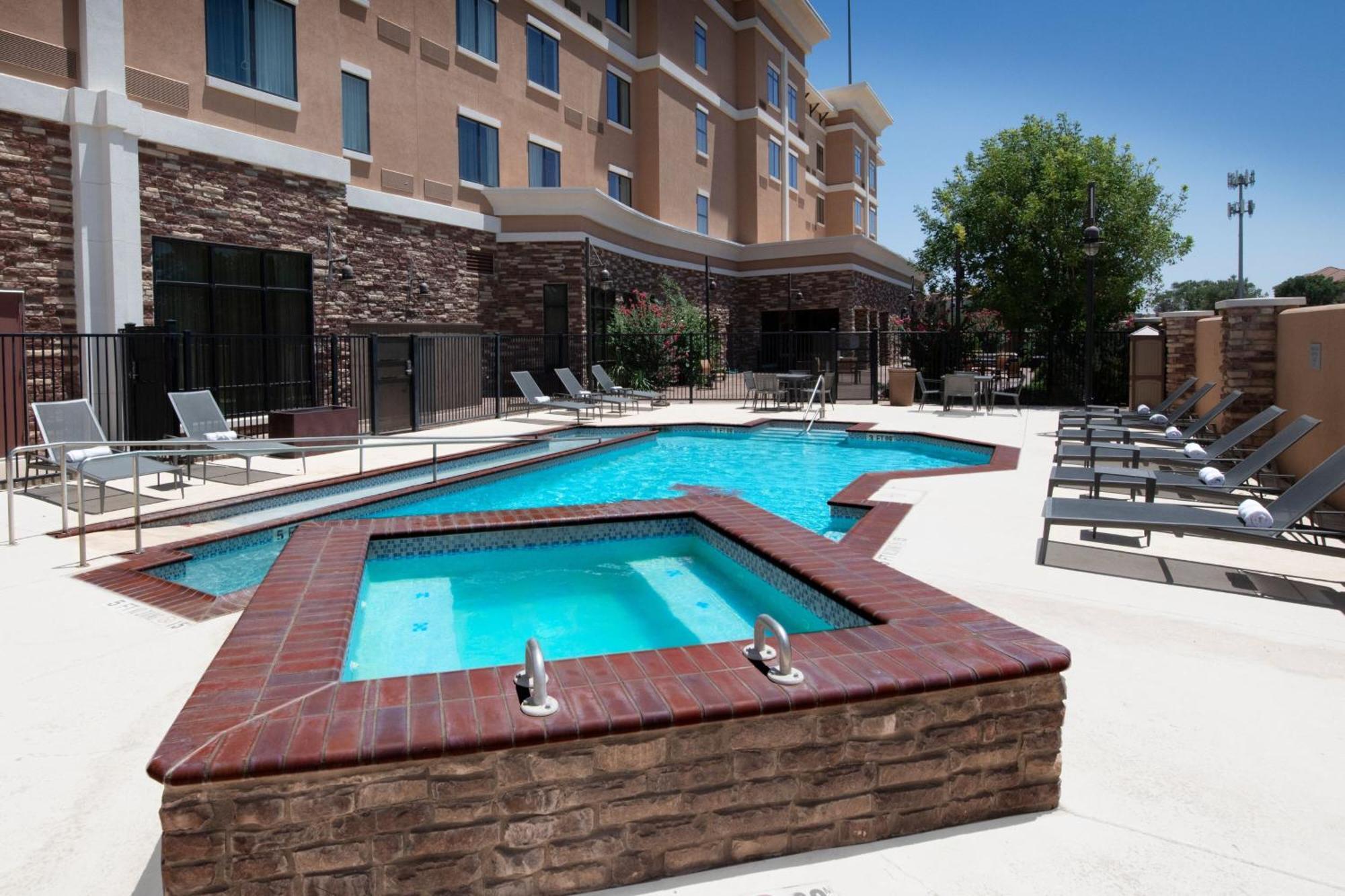 Courtyard By Marriott Lubbock Downtown/University Area Екстериор снимка