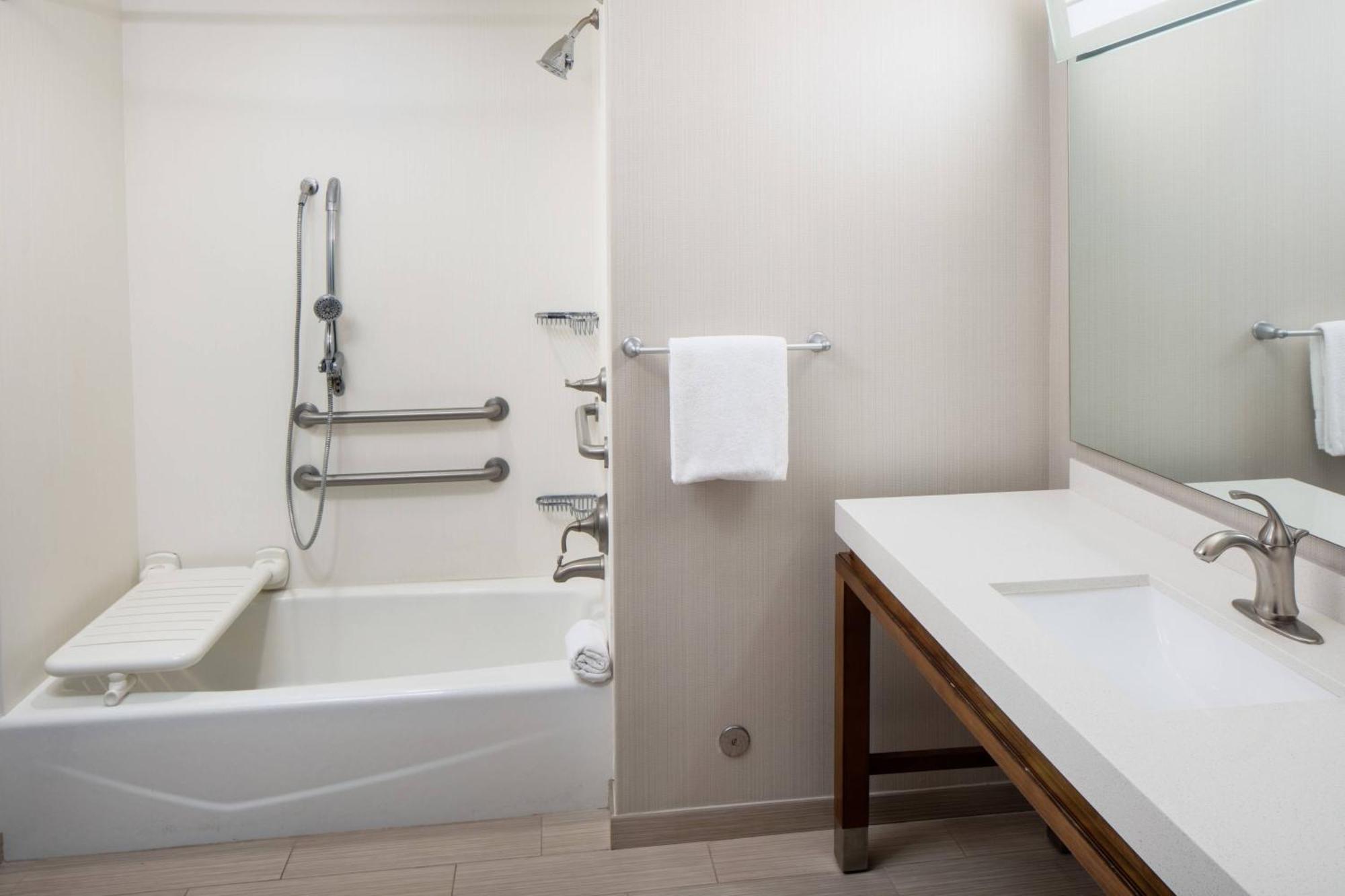 Courtyard By Marriott Lubbock Downtown/University Area Екстериор снимка