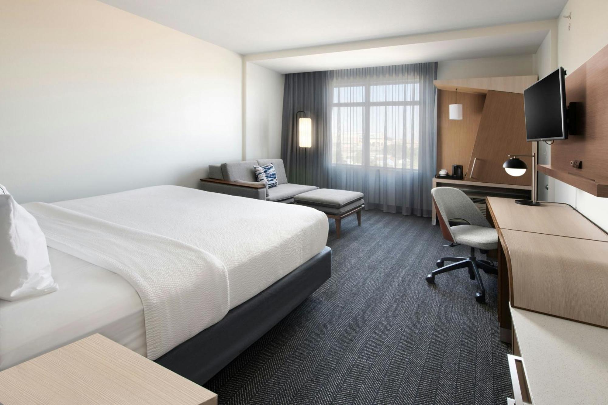 Courtyard By Marriott Lubbock Downtown/University Area Екстериор снимка